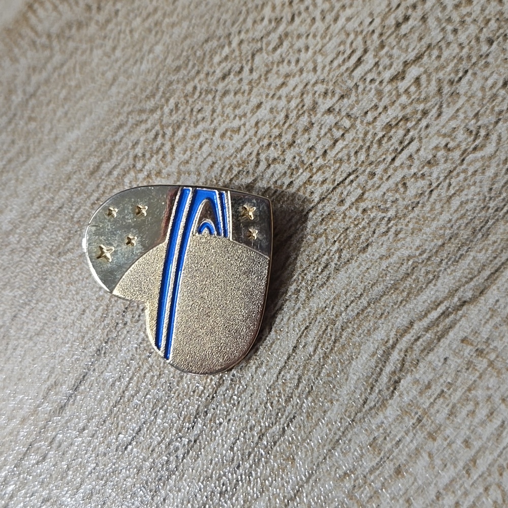 Saturn Planet Variety Heart Outer Space Lapel Pin Brooch 💫